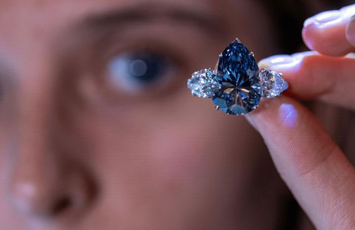 Bleu Royal là 1 trong 4 viên kim cương có trọng lượng hơn 10 carat được bán đấu giá tại Christie’s
