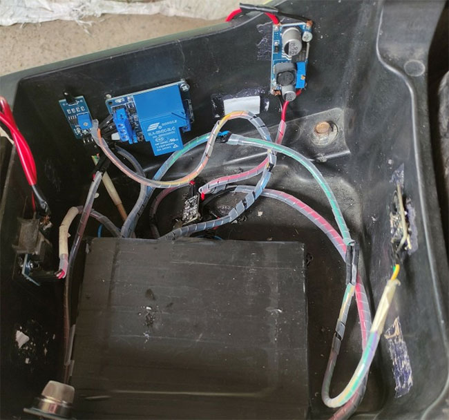 Sinh viên chế tạo thiết bị chống cháy nổ tự động cho xe máy