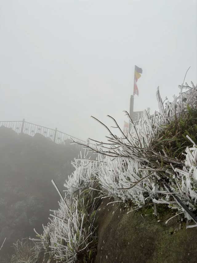 Snow and ice cover Dong Pagoda on Yen Tu peak