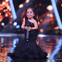 Jyoti Amge: Người phụ nữ thấp nhất thế giới, chỉ cao 62,6cm!