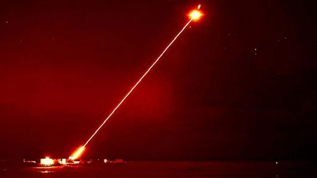 Vũ khí laser DragonFire mới có thể bắn hạ máy bay không người lái