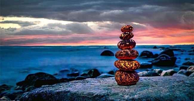 Bí ẩn về những viên đá phát sáng như lửa tại hồ Superior