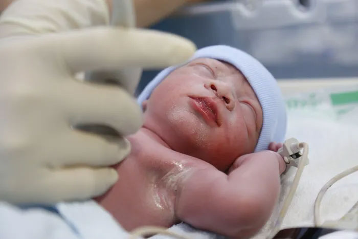 Em bé đầu tiên ở Việt Nam được phẫu thuật tim khi còn trong bụng mẹ đã chào đời