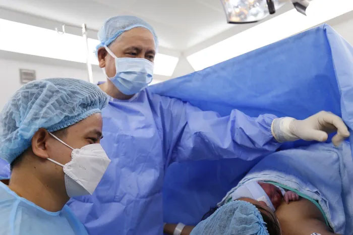 Em bé đầu tiên ở Việt Nam được phẫu thuật tim khi còn trong bụng mẹ đã chào đời