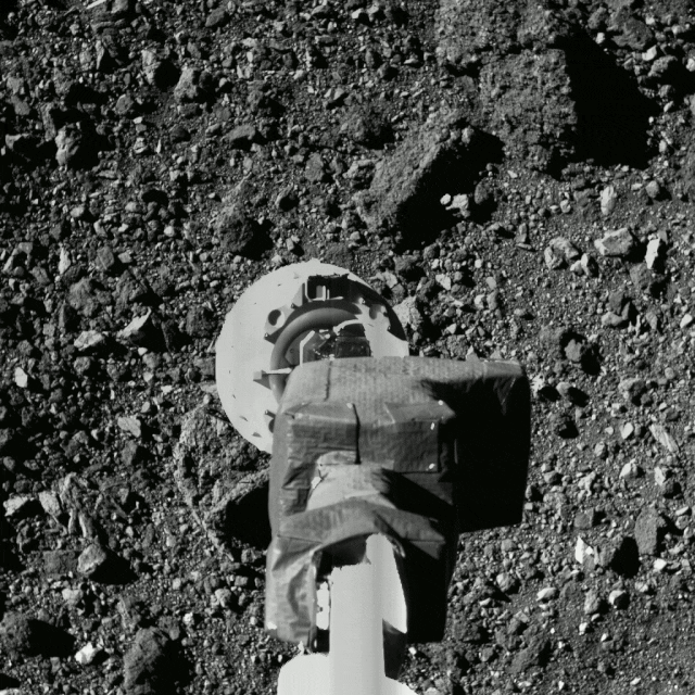 Tại sao NASA phải mất tới 3 tháng chỉ để mở hai ổ khóa trên chiếc hộp chứa đất, đá được thu thập từ một nơi cách Trái đất 6,2 tỷ km?