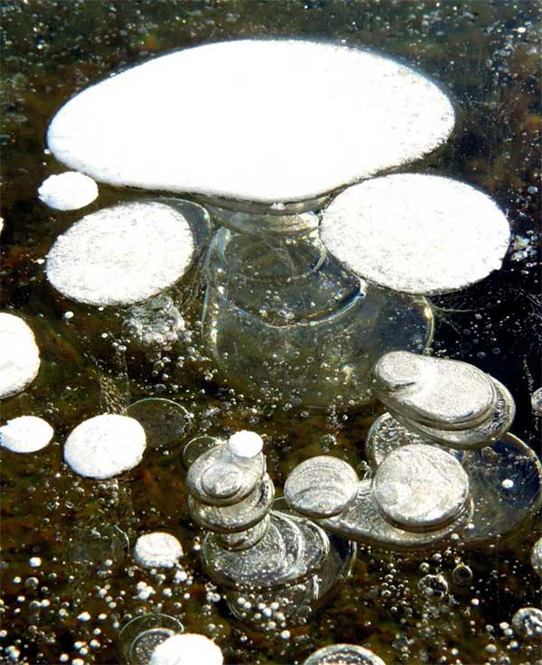 Bí ẩn bong bóng “đóng băng” ở hồ Abraham
