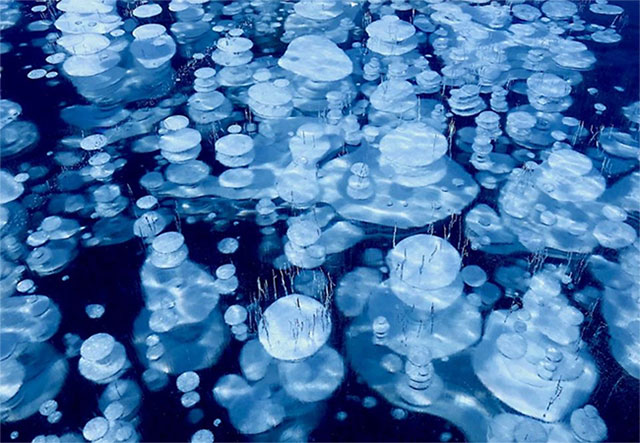 Bí ẩn bong bóng “đóng băng” ở hồ Abraham