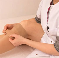 Bác sĩ cảnh báo loại quần được nhiều người thích mặc vào mùa lạnh có thể làm biến dạng bàn chân
