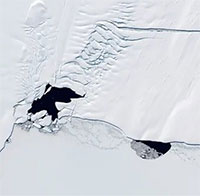 Những lỗ hổng khổng lồ trên thềm băng Nam Cực dẫn vào thế giới ngầm của lục địa băng giá