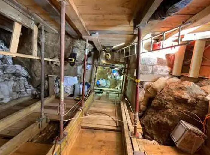 Hài cốt 43.000 năm tuổi tiết lộ sự khởi đầu của "con người lai"