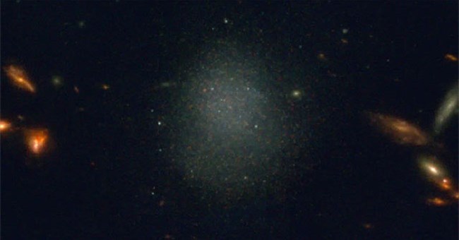 Kính viễn vọng của NASA chụp được vật thể "lẽ ra không tồn tại"