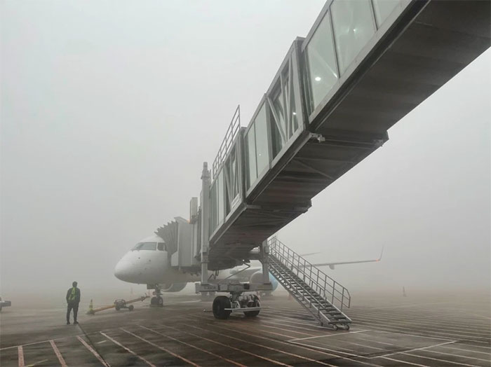 Làm thế nào để phi công lái máy bay trong điều kiện sương mù?