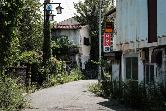 Nhật Bản thành lập Khu cách ly Fukushima dài 20km và sơ tán hơn 150 ngàn người.
