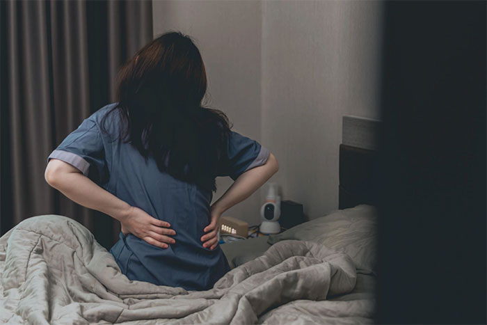 Đau hông về đêm và những điều bạn cần biết