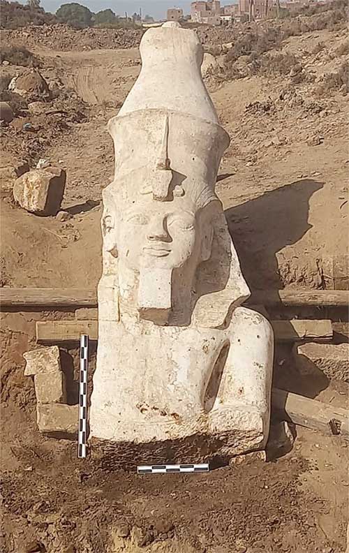 Khai quật phần trên của tượng Pharaoh Ramses II niên đại 3.200 năm ở Ai Cập