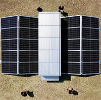 Nhà máy điện đi dộng "đóng gói" hơn 240 tấm pin mặt trời