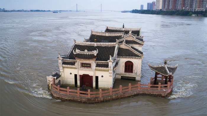 Ngôi chùa cổ 700 tuổi trên sông Dương Tử, vẫn vững chắc qua bao đợt thiên tai