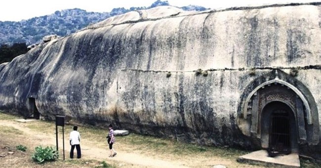 Hang Barabar: Nơi ẩn giấu một nền văn minh cổ đại chưa được biết đến?