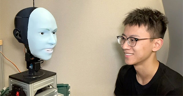Robot AI tiên đoán và cười cùng lúc với người đối diện