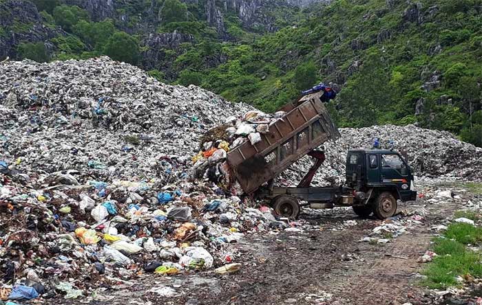 Các bãi chôn lấp rác thải đang hủy hoại Trái đất
