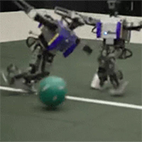 Robot đã tự biết lừa bóng, qua người, ghi bàn