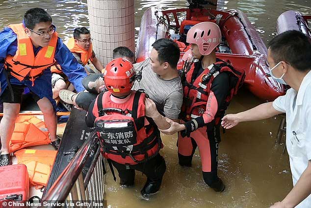 Lũ lụt nghiêm trọng nhất 100 năm tấn công Trung Quốc, ảnh từ trên cao hé lộ cảnh tượng kinh hoàng