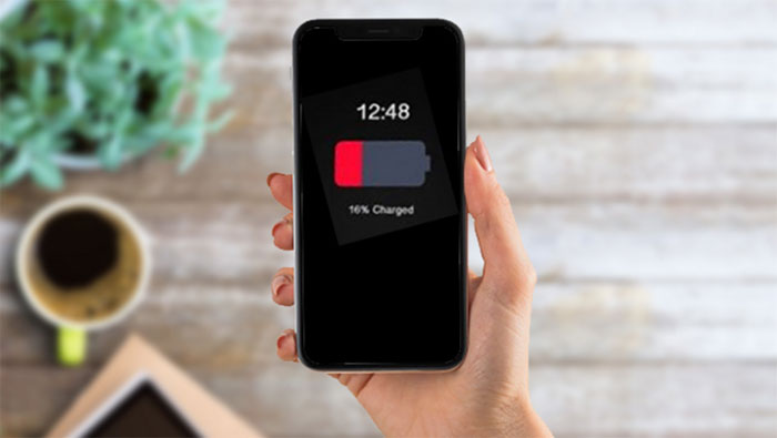 Vì sao iPhone hao pin khi để qua đêm?