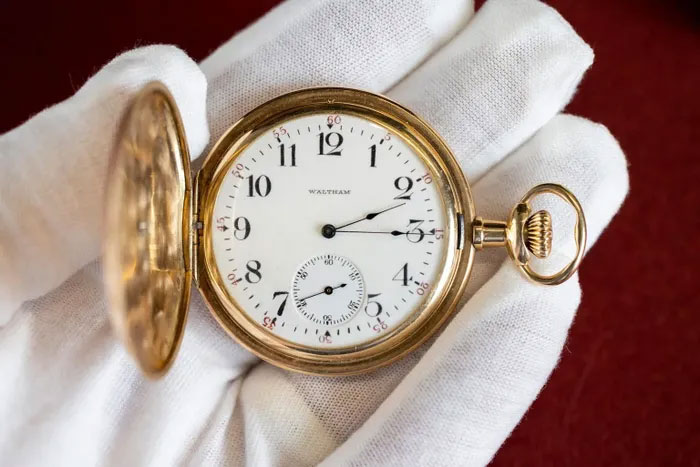 Giá bán kỷ lục chiếc đồng hồ vàng của hành khách giàu nhất tàu Titanic