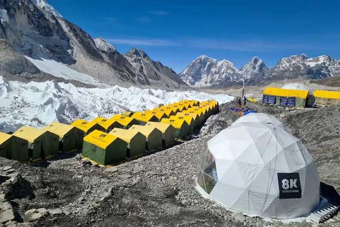 Tại sao đỉnh Everest lại hấp dẫn nhiều người đến vậy?