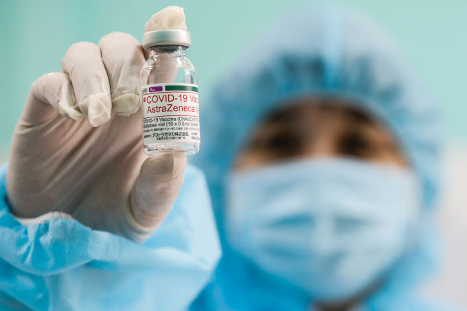 Bộ Y tế: Người tiêm vắc xin Covid-19 của AstraZeneca “không nên hoảng sợ”