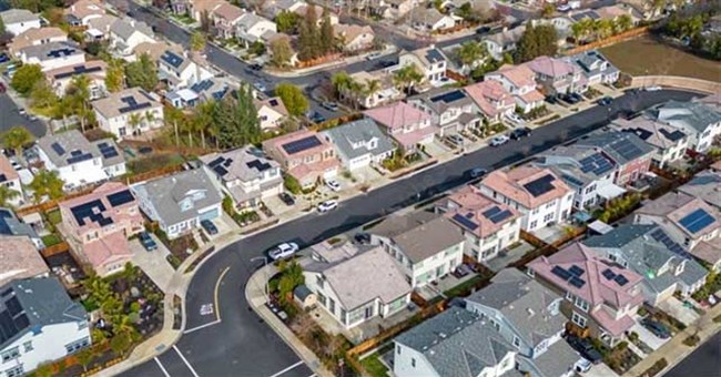 Pin mặt trời khiến giá điện âm ở California