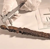 Tìm thấy thanh kiếm quý hiếm hơn 1.000 năm tuổi