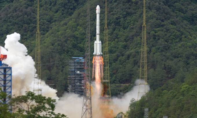 Trung Quốc phóng vệ tinh cạnh tranh với Starlink của SpaceX