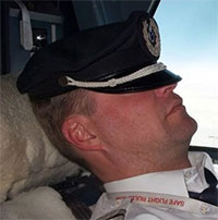 Tại sao phi công có thể thoải mái ngủ trong khi máy bay đang chở đầy hành khách?