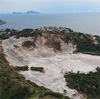 Bão địa chấn tấn công siêu núi lửa Ý