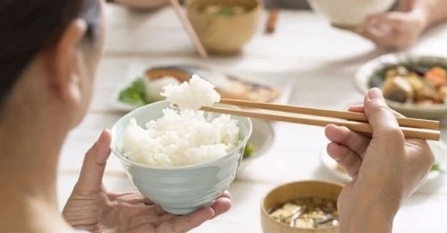 Ăn bao nhiêu bát cơm mỗi ngày là phù hợp?