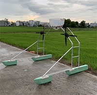 Phó giáo sư Việt làm máy tự động gieo hạt, bón phân cho lúa