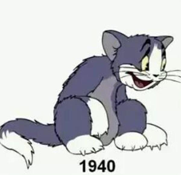 Năm 1940, Tom là một chú mèo sở hữu màu lông xám thiên về xanh nhiều hơn