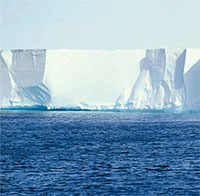 Thềm băng lớn nhất ở Nam Cực đang hoạt động kỳ lạ