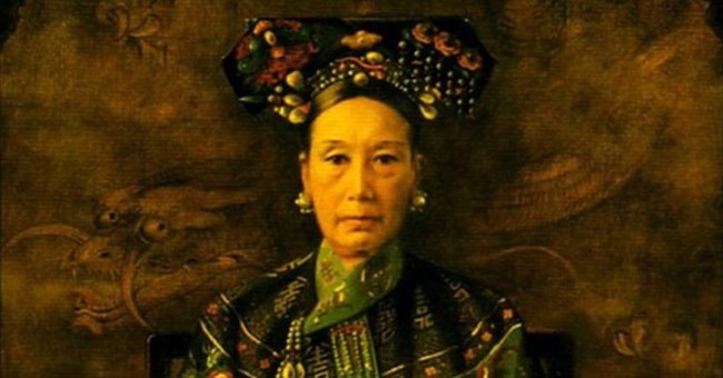 Họa sĩ vẽ chân dung Từ Hi Thái hậu tiết lộ: Làn da đẹp như thiếu nữ nhờ rửa mặt bằng bột phân chim!