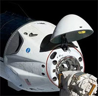 Tàu vũ trụ chở người sắp phóng của Boeing khác gì tàu SpaceX?