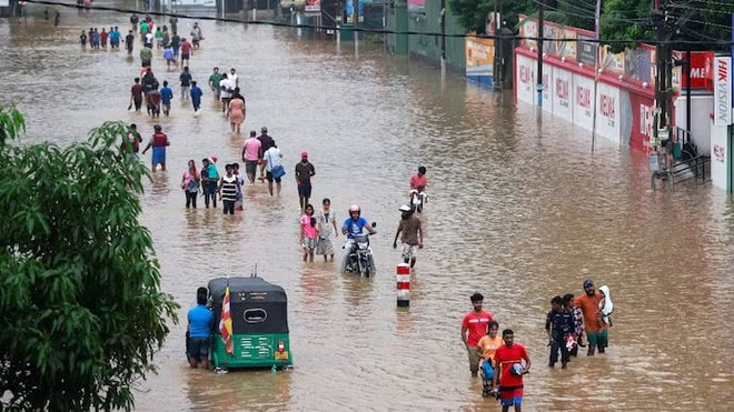 Khủng hoảng do mưa lũ tại Sri Lanka: Đóng cửa trường học, hàng ngàn người phải di tản, sống mòn chờ tiếp tế
