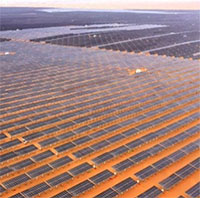 Trang trại điện mặt trời lớn nhất thế giới ở Tân Cương, Trung Quốc