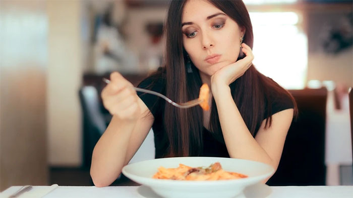 Vì sao có người ăn ít đã no, người ăn bao nhiêu vẫn đói?