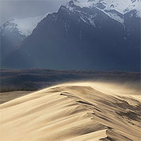 Kỳ lạ vùng sa mạc nằm giữa các núi băng ở Nga