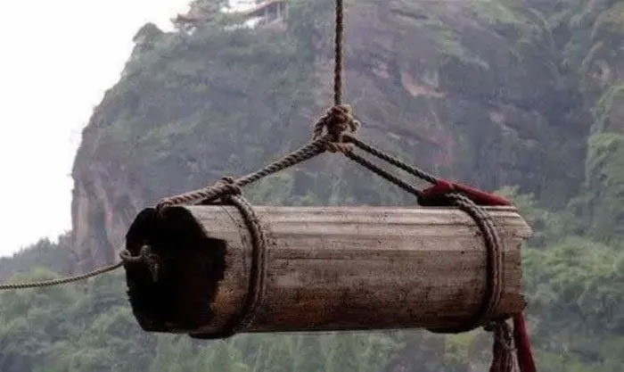 Bí ẩn cách người xưa treo quan tài trên vách đá: Các chuyên gia treo giải 1,3 tỷ, cụ nông dân đã giải được câu đố!