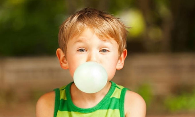 Điều gì xảy ra khi bạn nuốt kẹo cao su