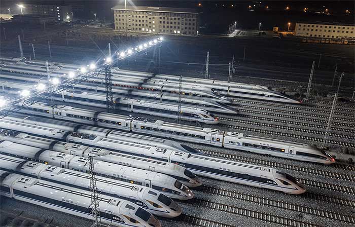 Làm thế nào để phanh một đoàn tàu đang chạy với tốc độ 350km/h trong trường hợp khẩn cấp?