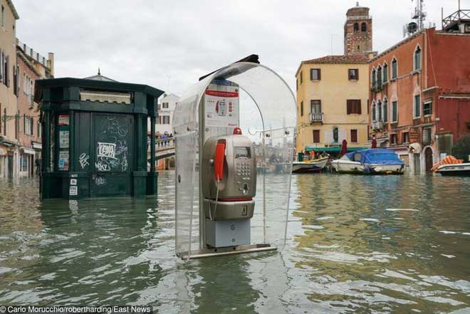 Global sea level rise affects the city of Venice