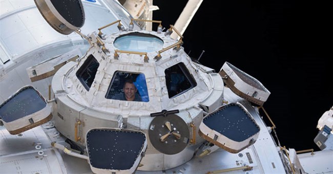 Các phi hành gia phải dùng "tiểu xảo" để định hướng khi bay